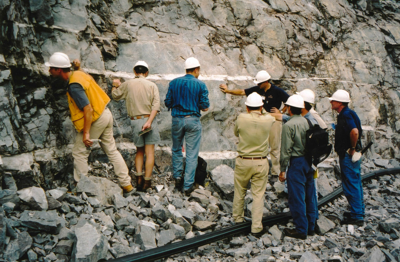 [Flat ore bearing veins at the Damang Mine, Ghana.]